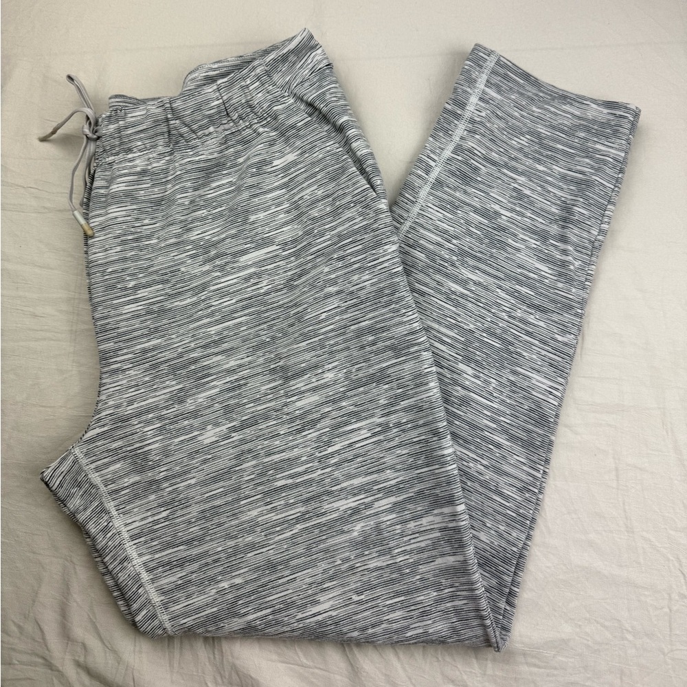 Lululemon women’s Jet Crop *Luon (Slim) pants‎ size 6